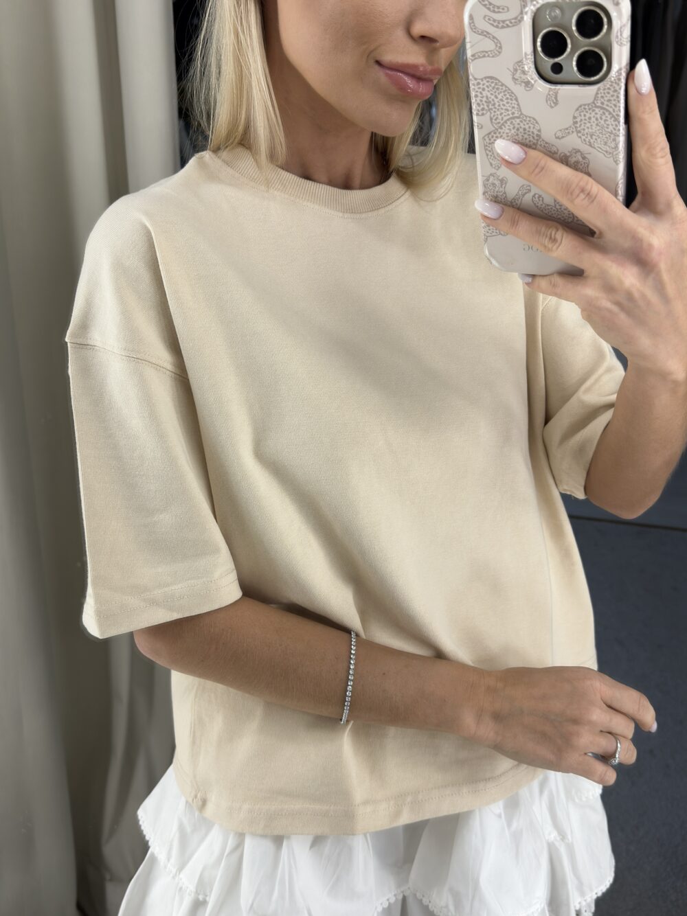 Vienspalviai oversize marškinėliai