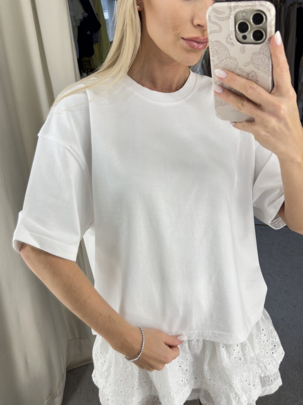 Vienspalviai oversize marškinėliai - Image 10