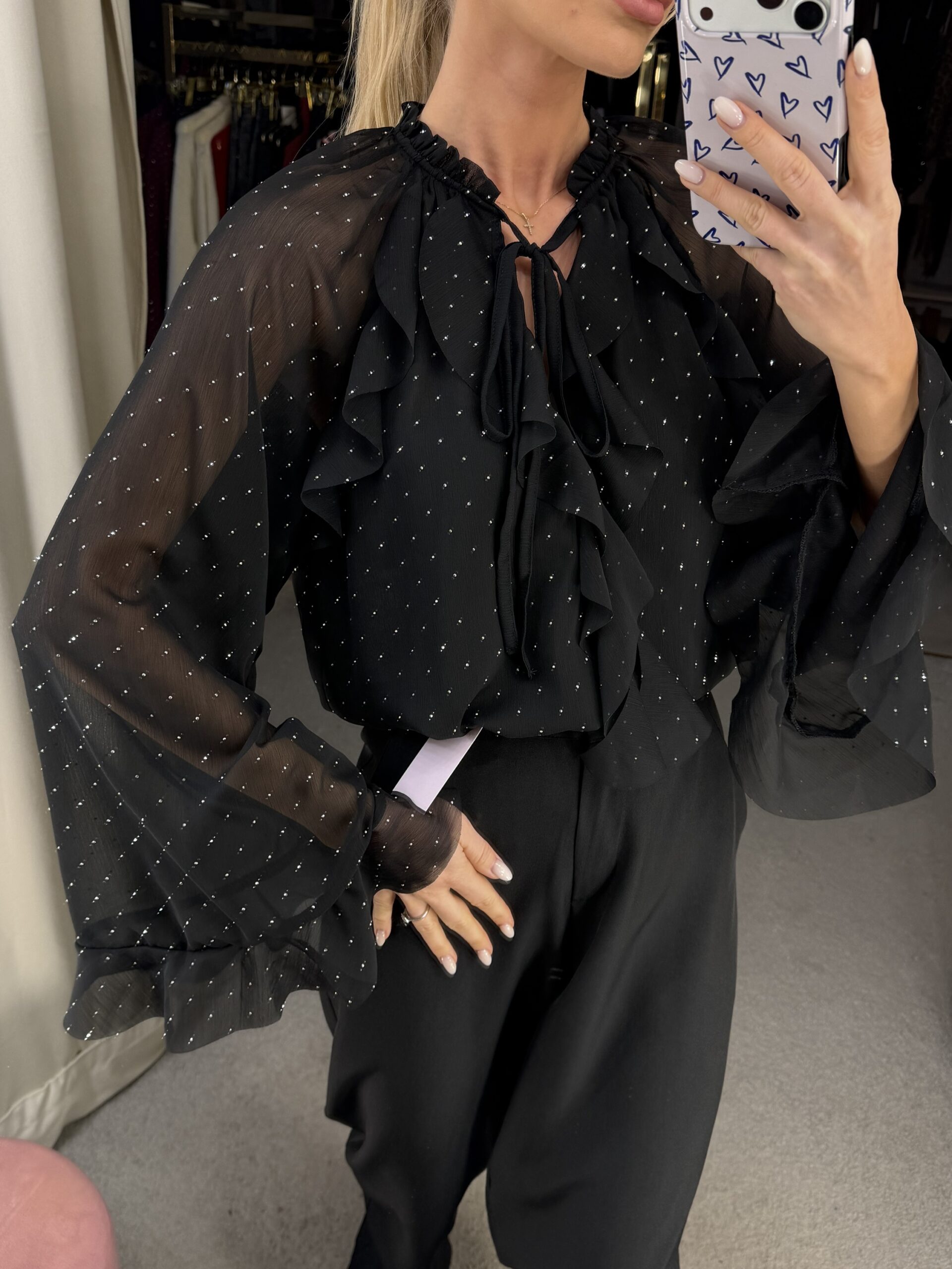 Palaidinė su blizgiais akmenukais