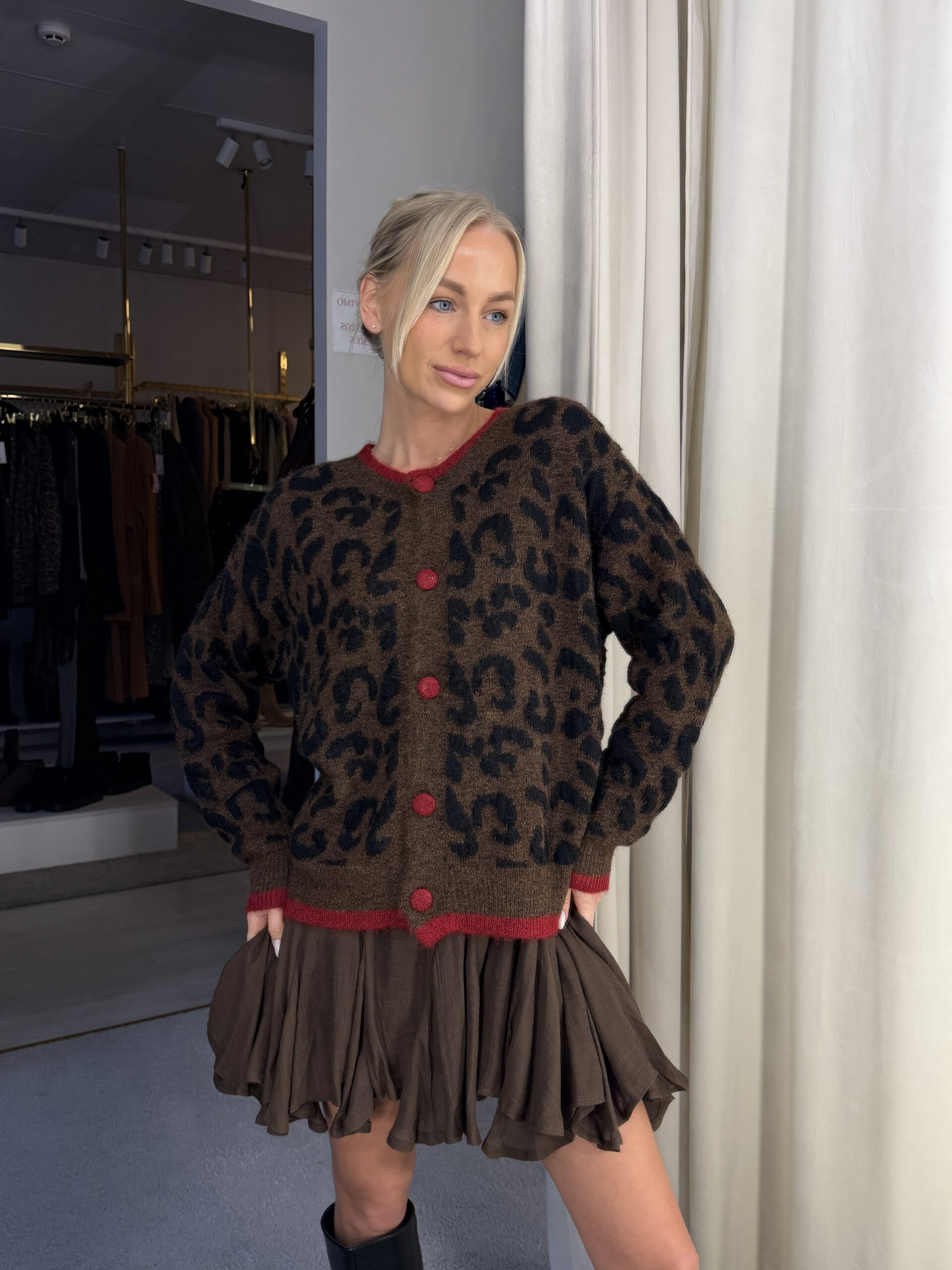 Leopardo rašto megztinis