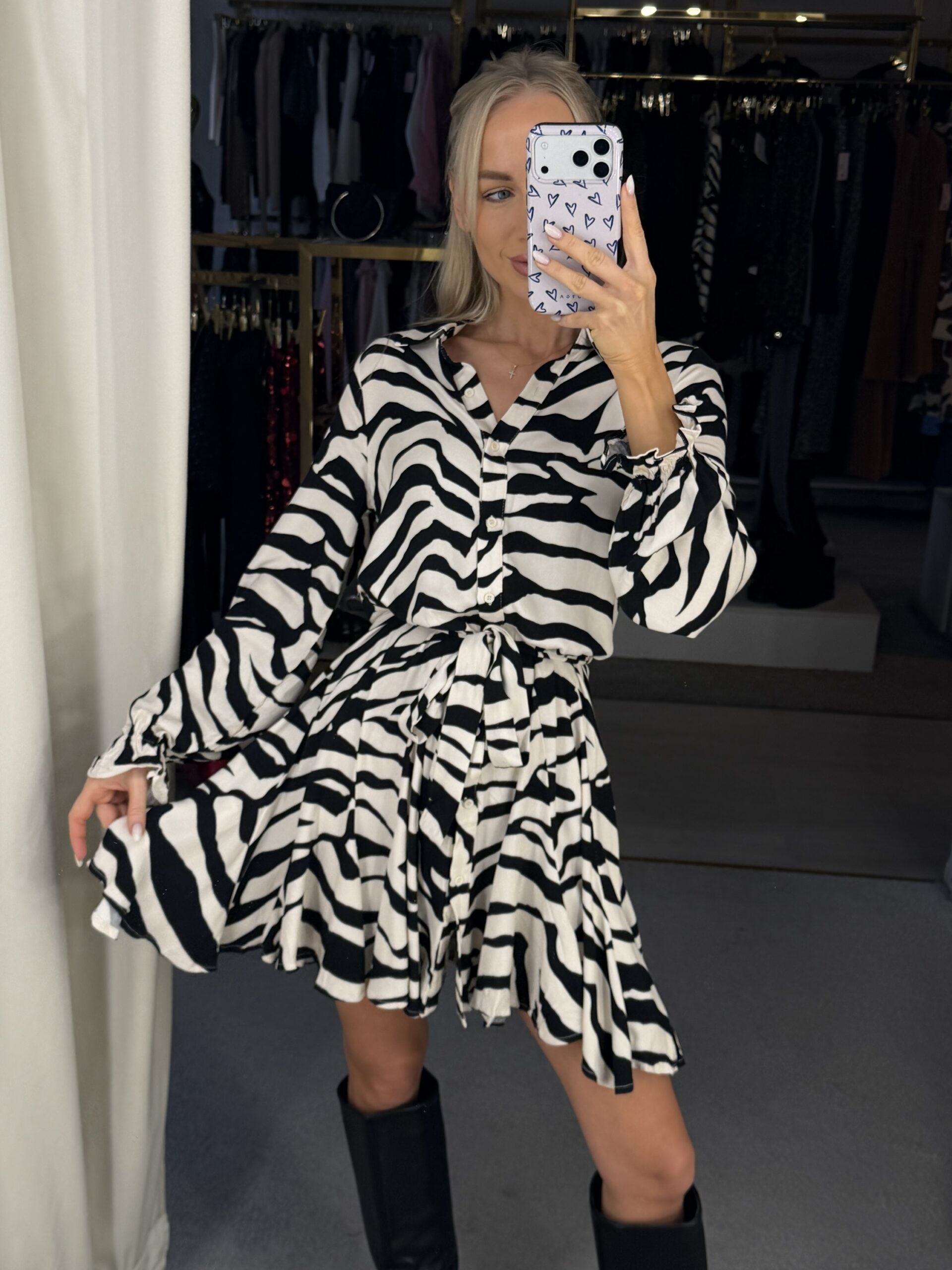 Zebro rašto suknelė