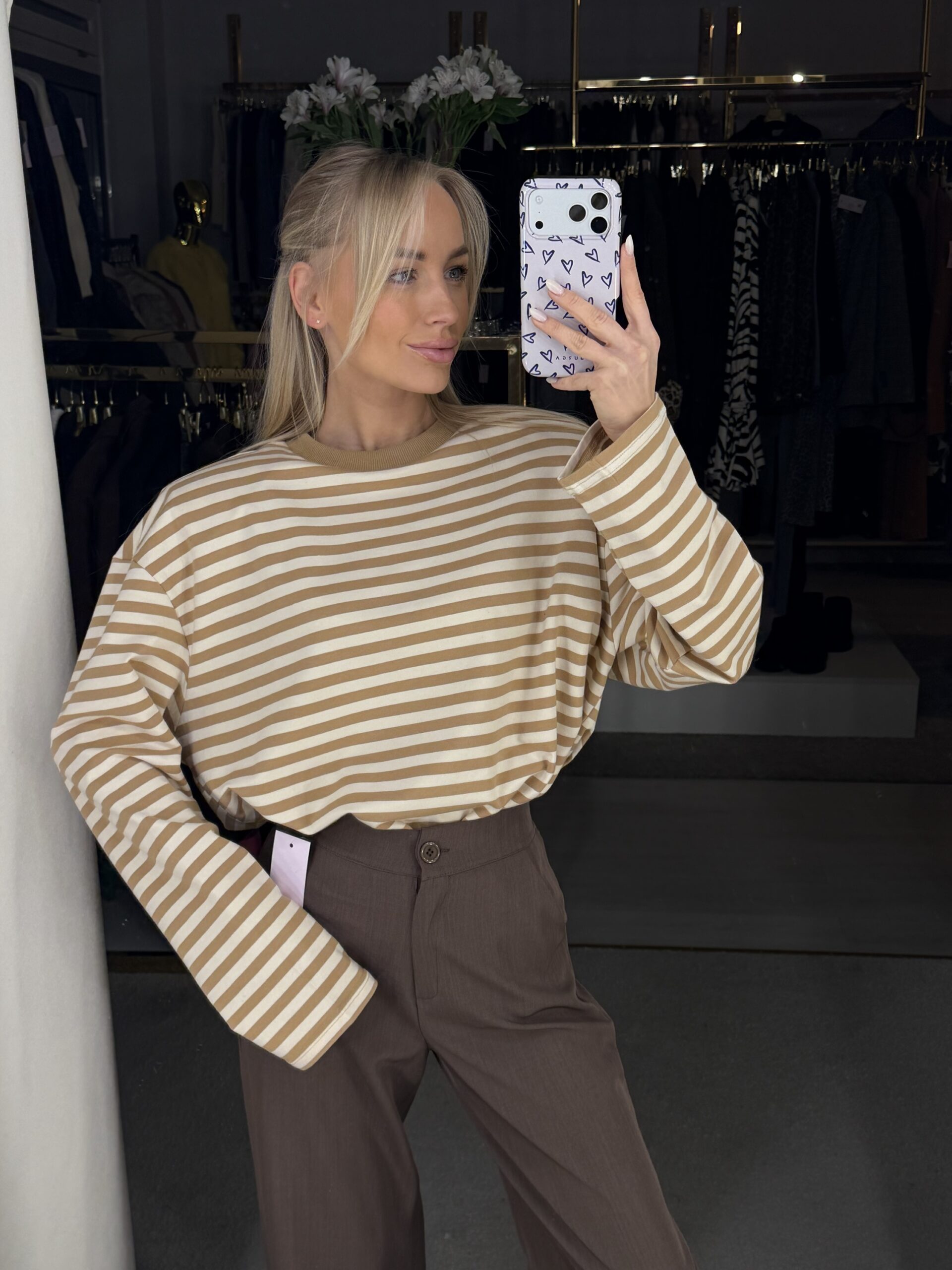 Dryžuoti marškinėliai su petukais