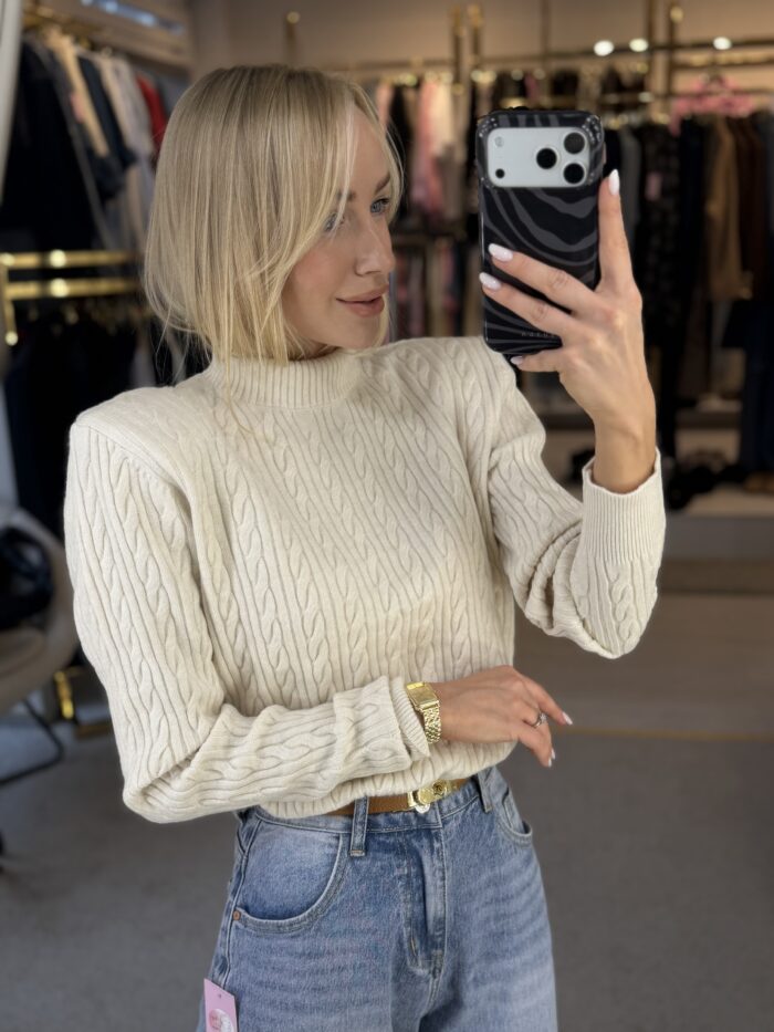 Megztinis su petukais