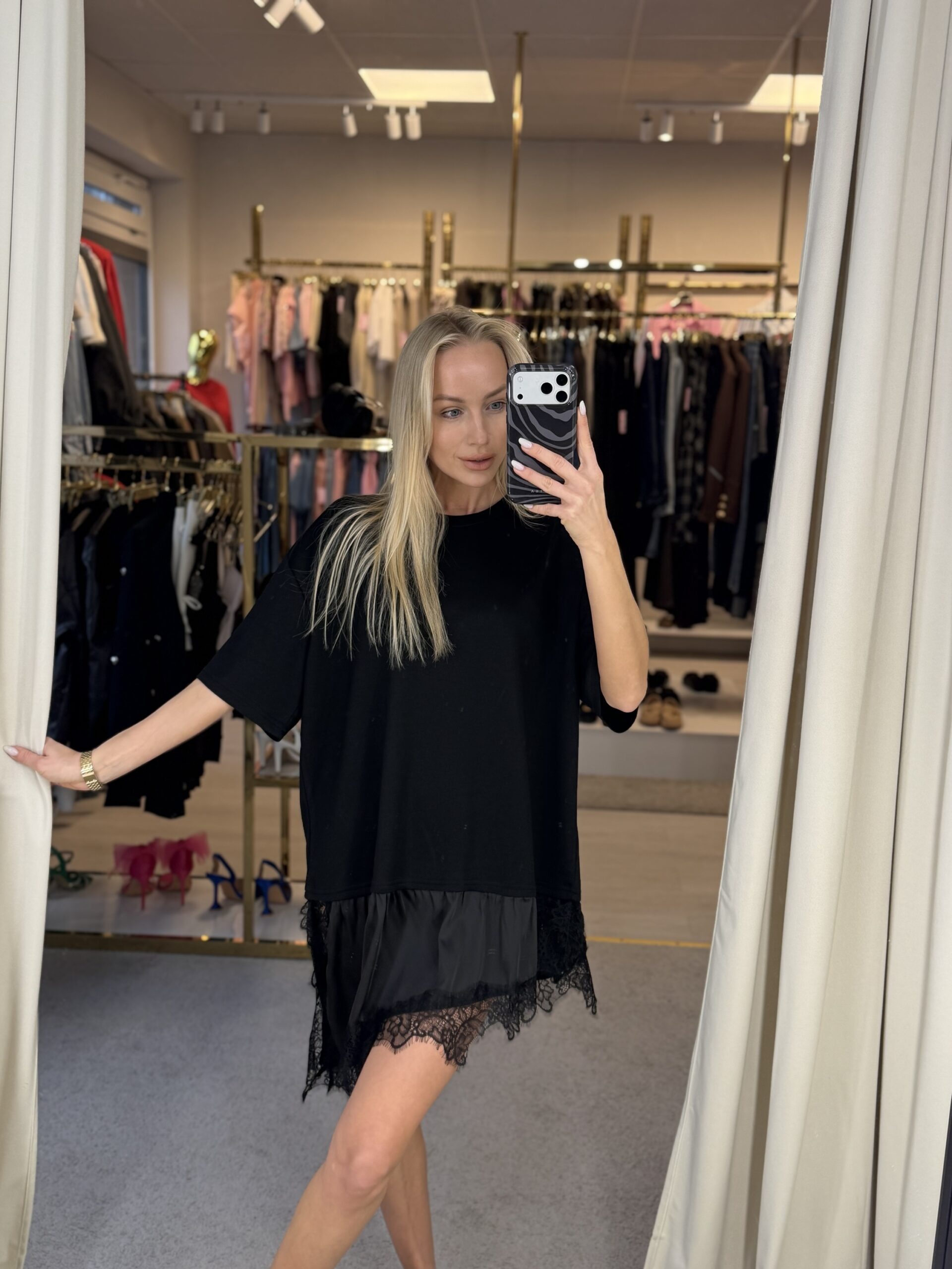 Marškinėliai su nėriniais