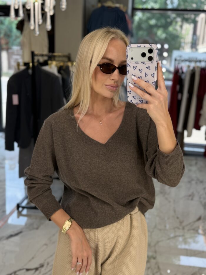 100% vilnos megztinis V-NECK